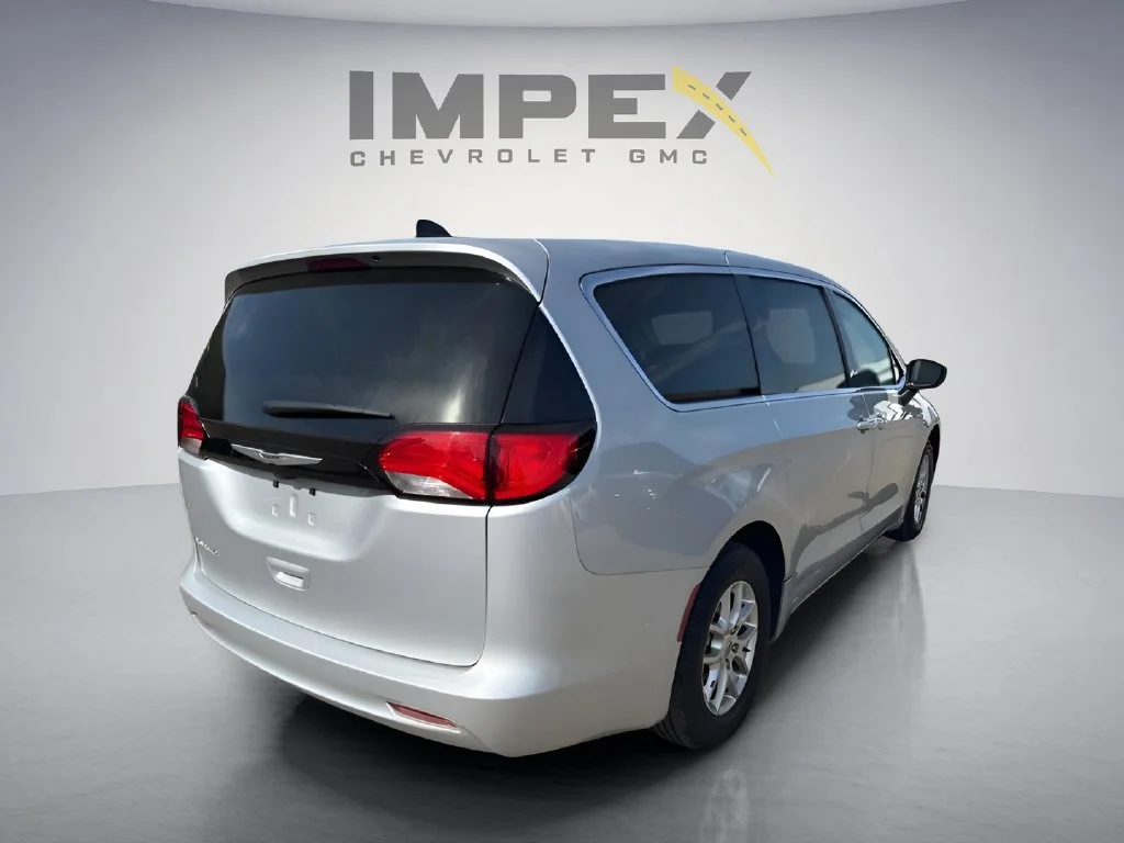 Used 2023 Silver Chrysler LX image 13