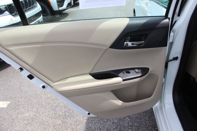 Used 2017 White Honda Touring image 24