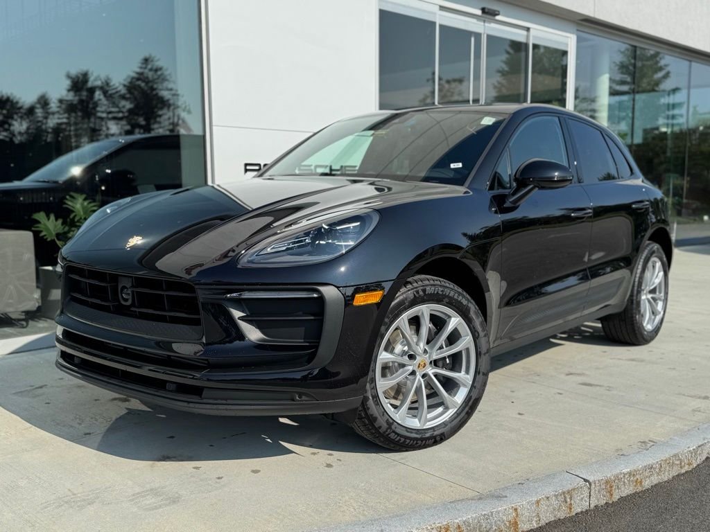2025 Porsche Macan's photo
