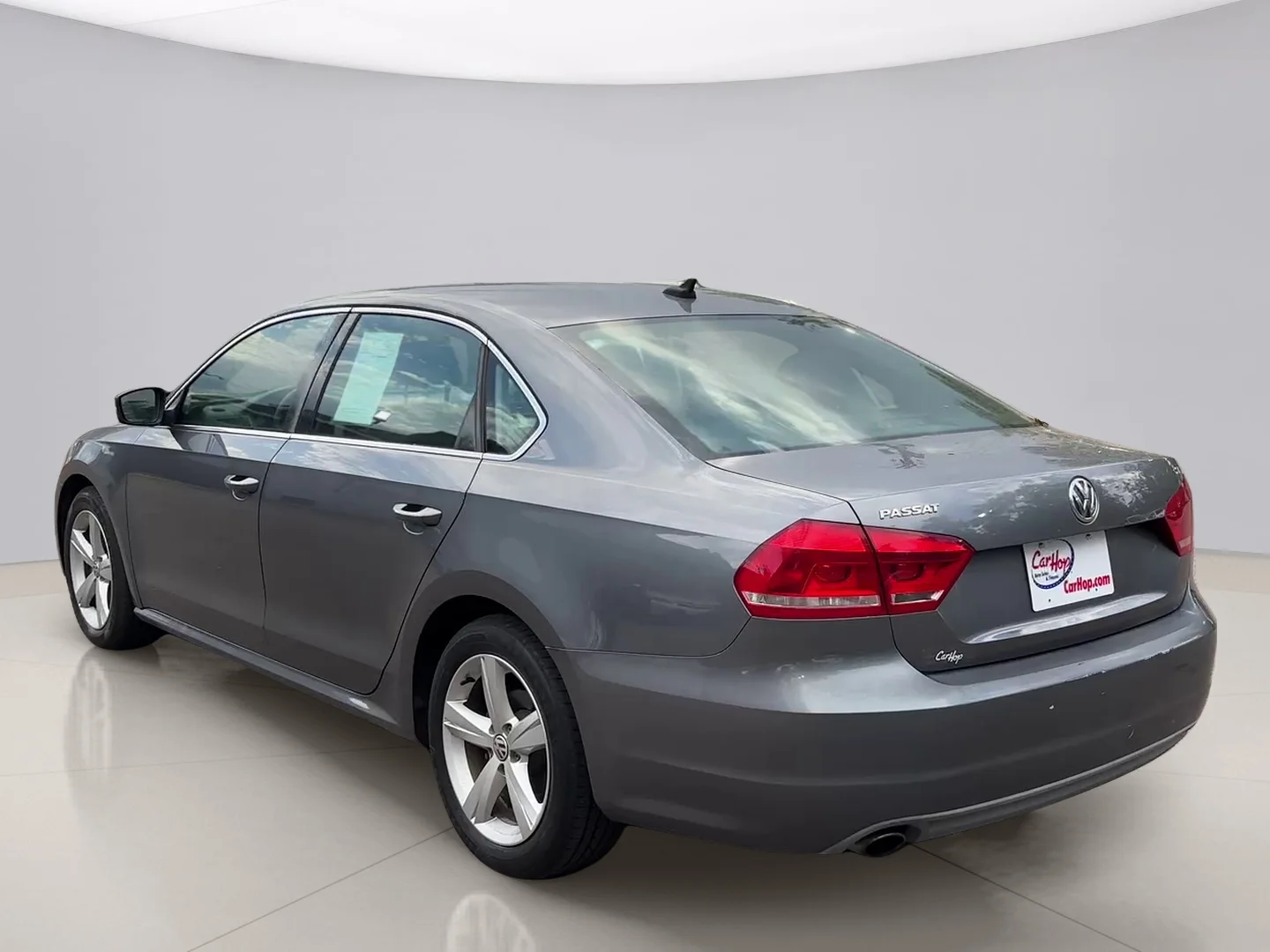 Used 2013 Gray Volkswagen SE image 3