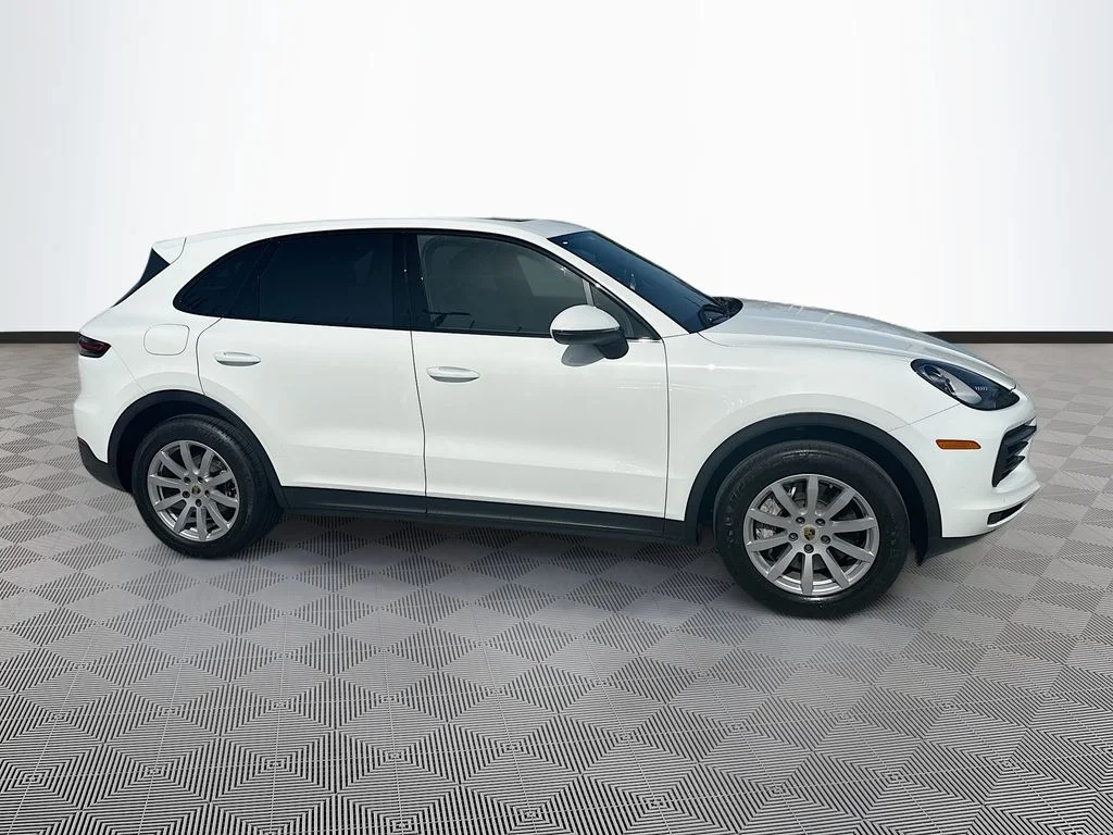 Used 2021  Porsche Base image 5