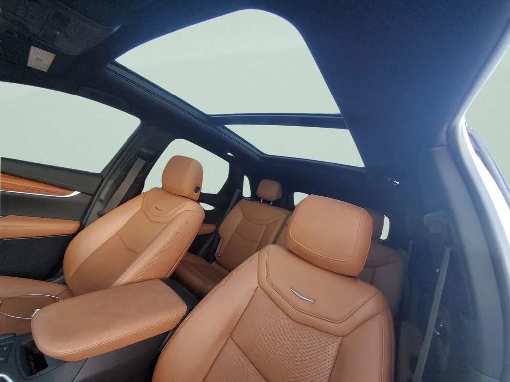 Used 2020 CRYSTAL WHITE TRICOAT Cadillac Premium Luxury FWD image 17