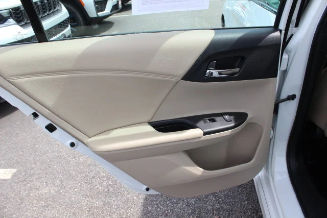 Used 2017 White Honda Touring image 24