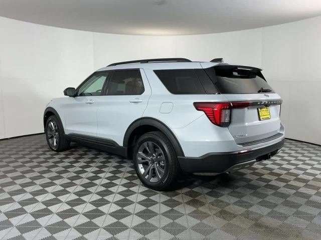 New 2026 Space White Metallic Ford Active image 7