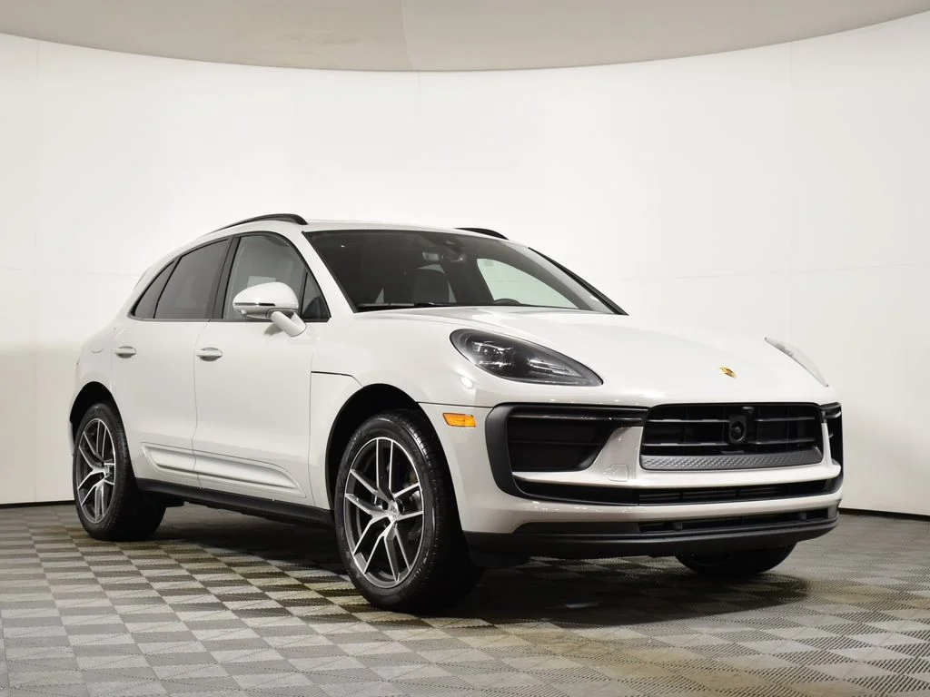 2026 Porsche Macan - Photo 9
