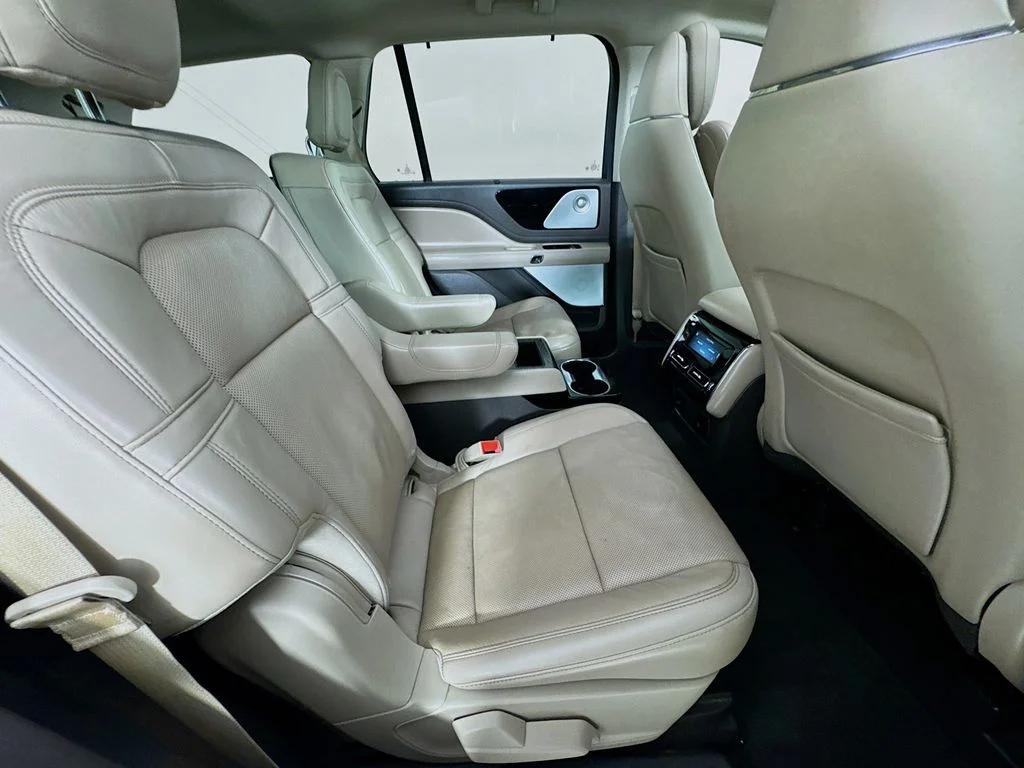 Used 2020 White Metallic Lincoln Grand Touring image 38