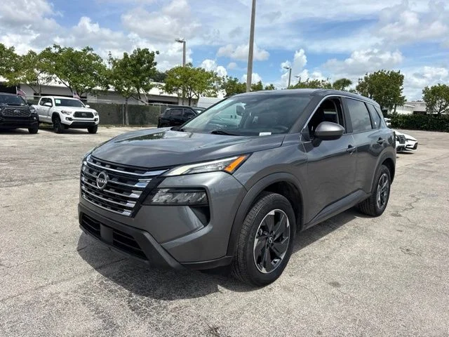 Used 2024 Gray Nissan SV image 7