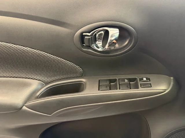 Used 2019 Black Nissan 1.6 SV image 22