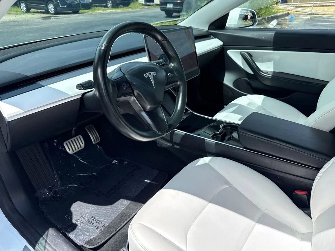 Used 2018 White Tesla  image 11