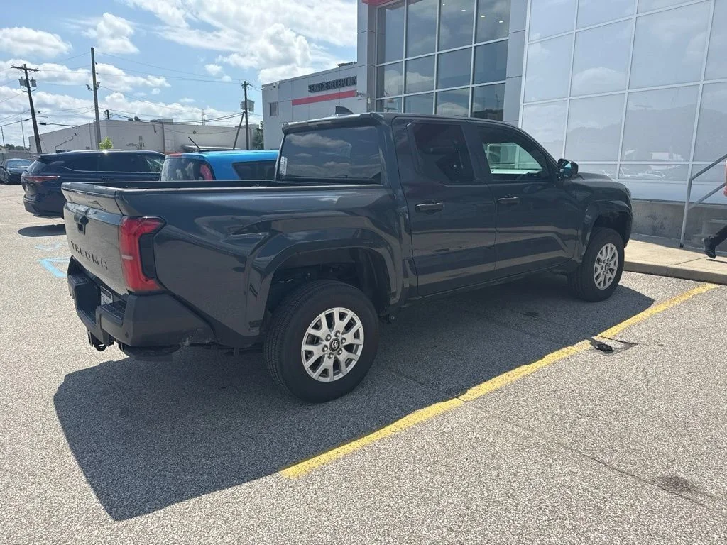 Used 2024  Toyota SR image 5