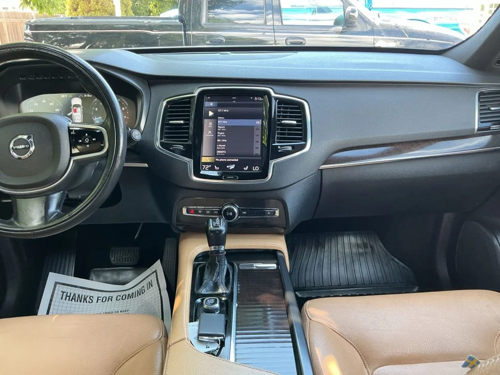 Used 2018 White Volvo T6 Momentum image 21