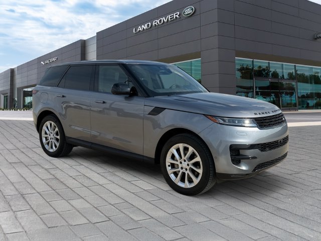 Used 2025 Eiger Grey Metallic Land Rover SE image 7