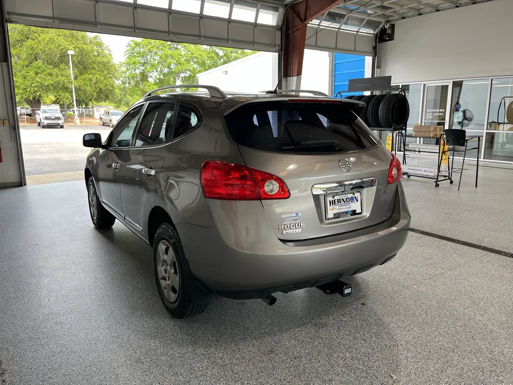 Used 2014  Nissan S image 5