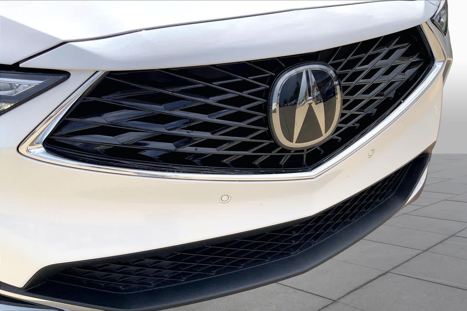 Used 2026 Platinum White Pearl Acura w/Technology Package image 17