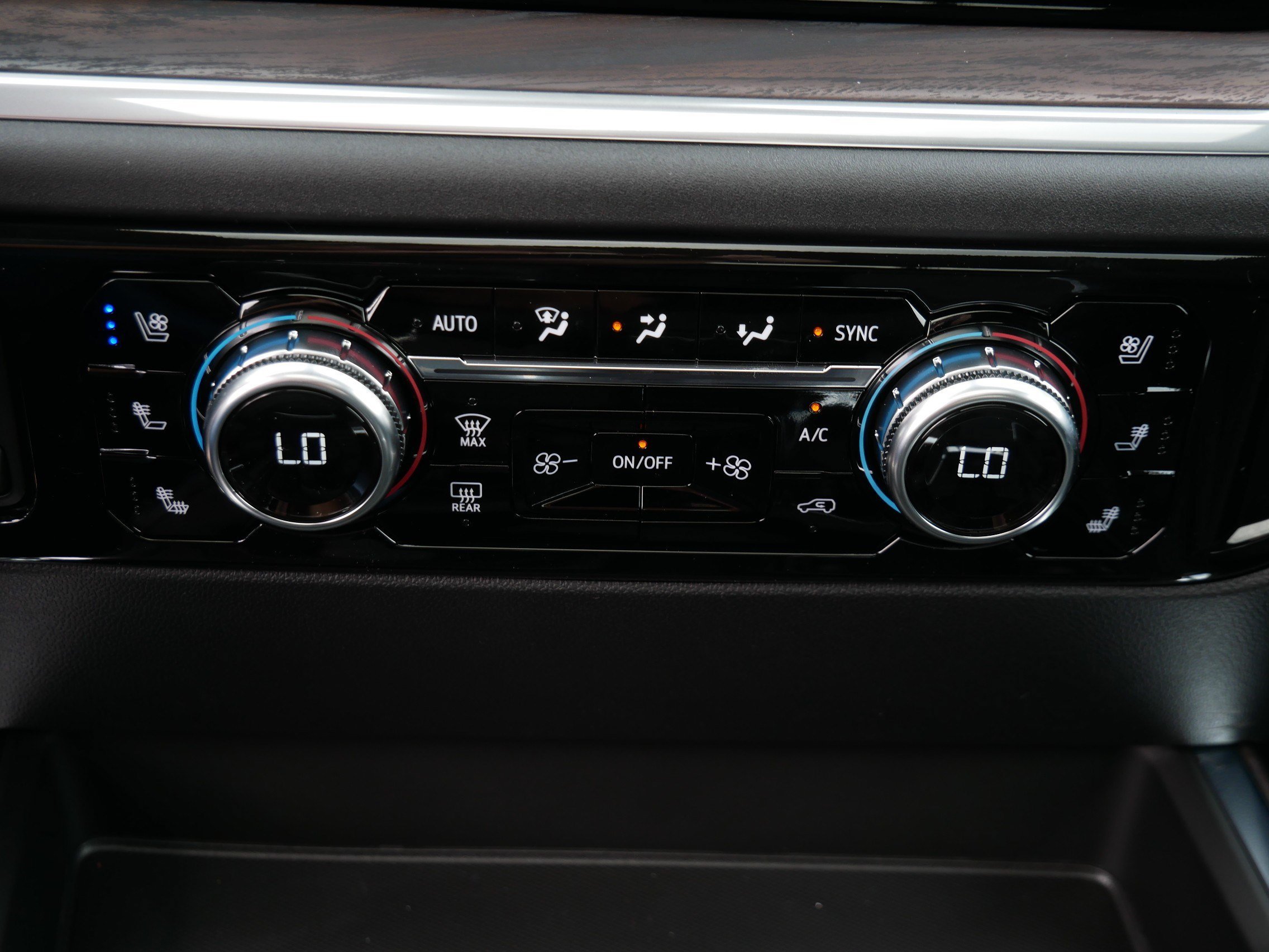 2026 GMC Sierra 1500 SLT - Photo 8