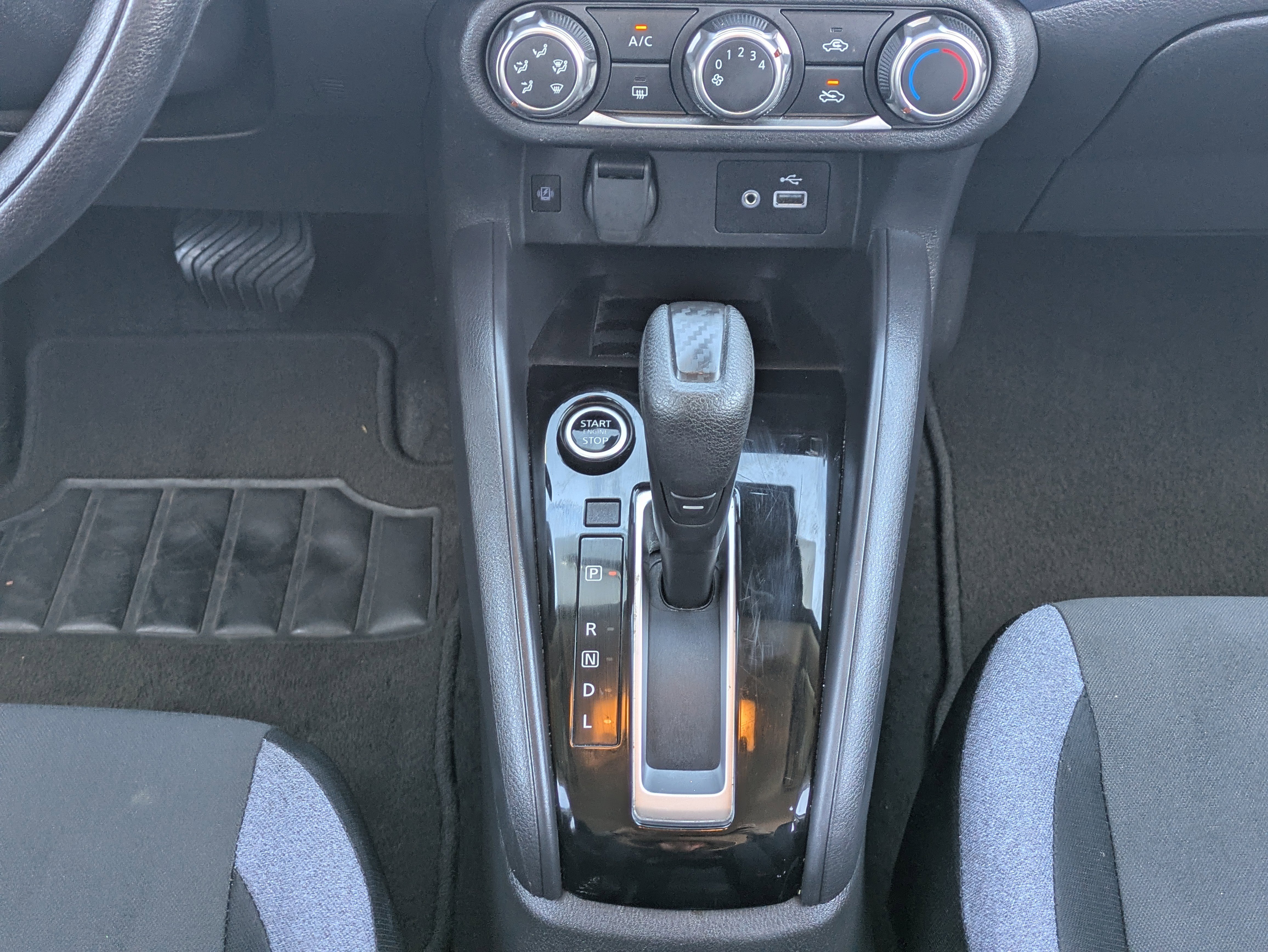 Used 2024 Aspen White Tricoat Nissan SV image 19