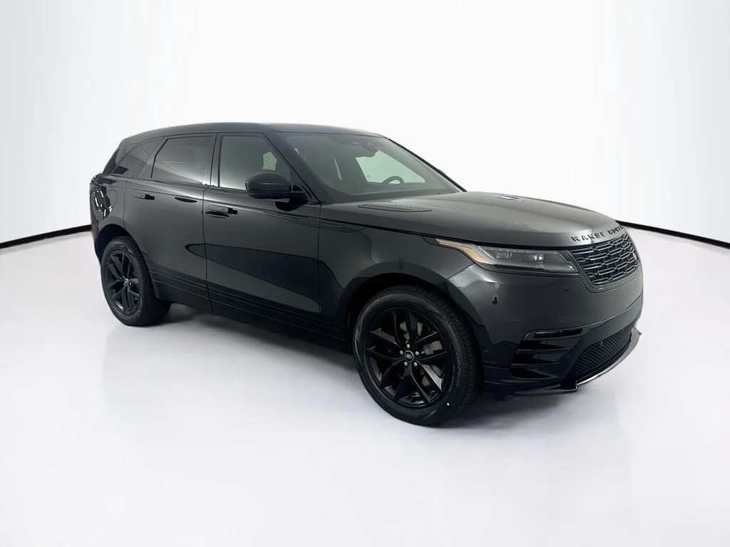 New 2026 Santorini Black Land Rover Dynamic SE image 3