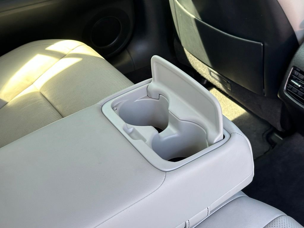 Used 2014 Silver Lexus 300h image 20