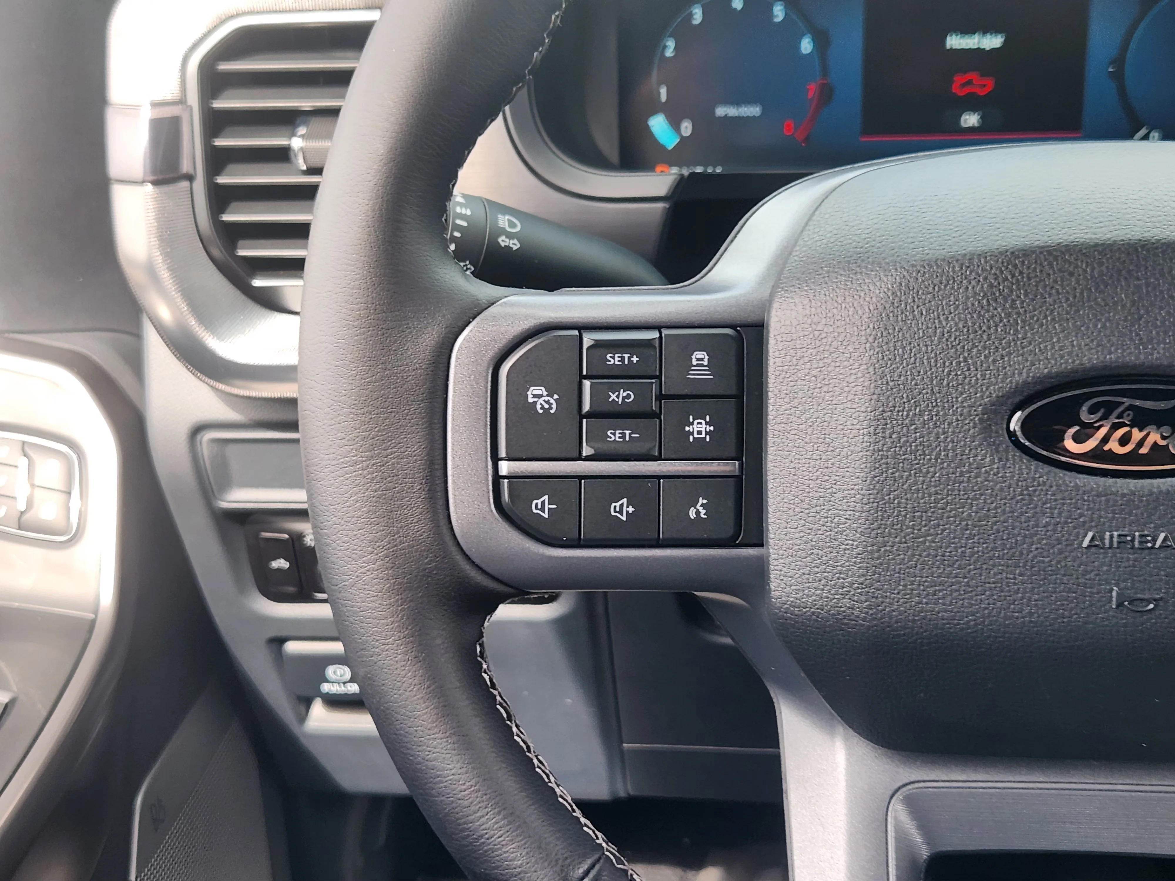 Used 2025 Black Ford Lariat image 27