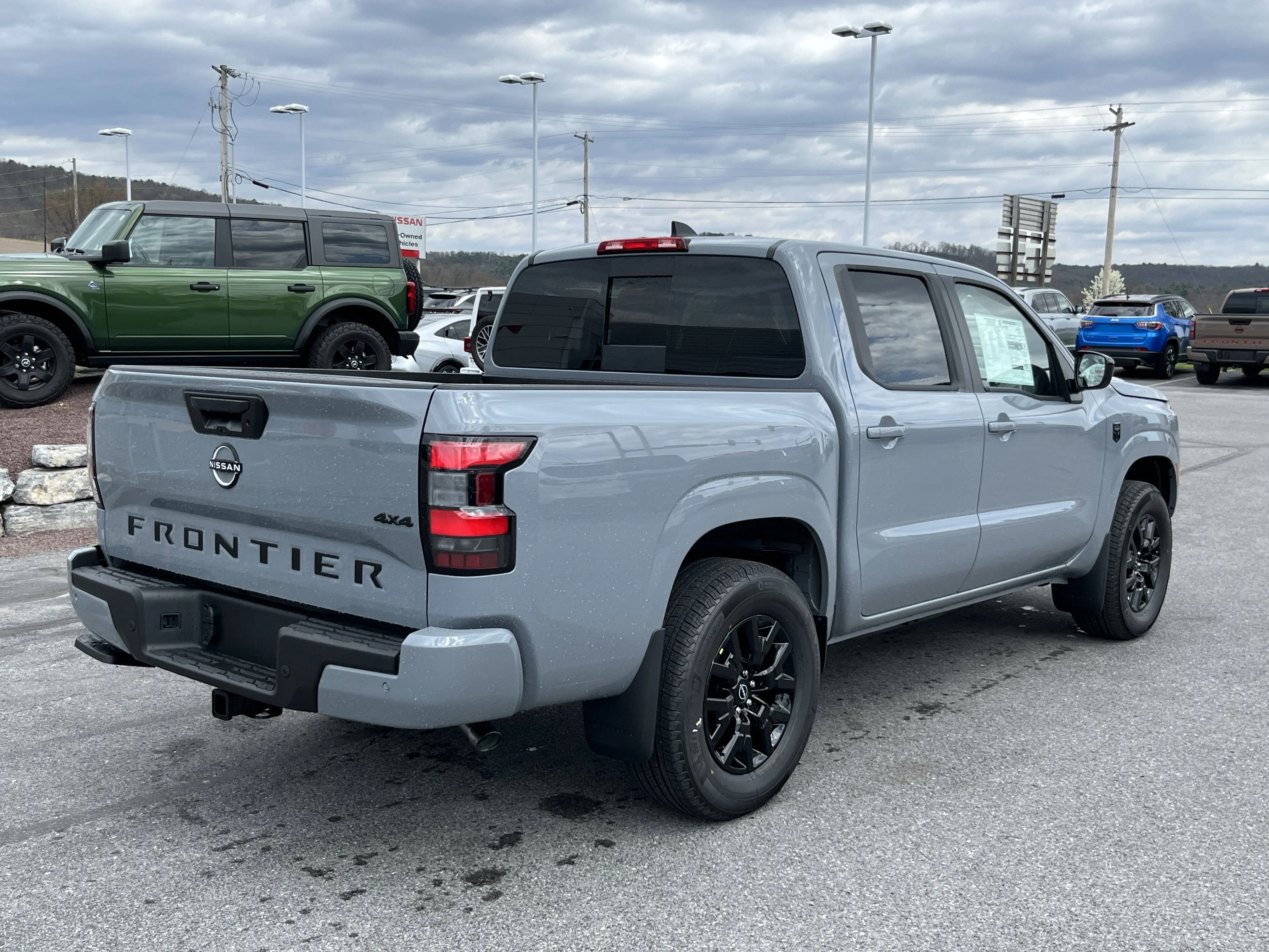 New 2026 Boulder Gray Pearl Nissan Crew Cab SV image 3