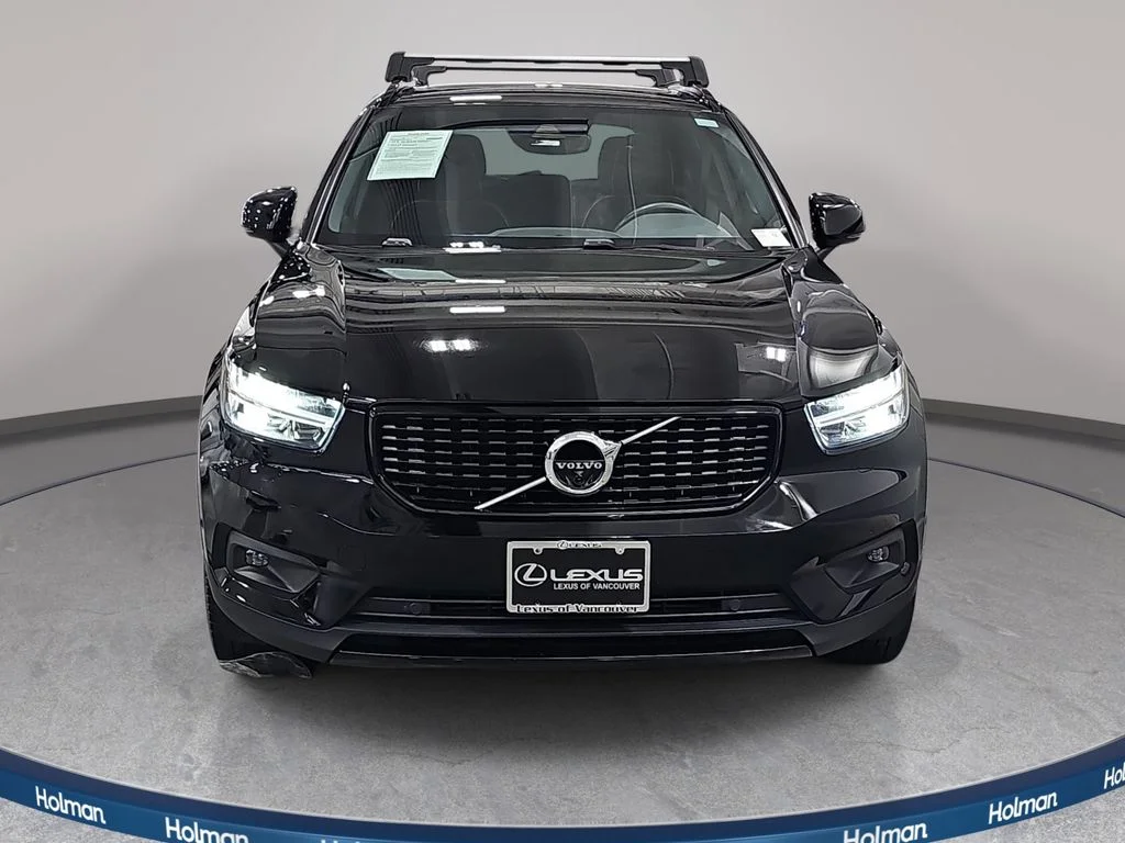 Used 2021 Black Volvo R-Design image 3