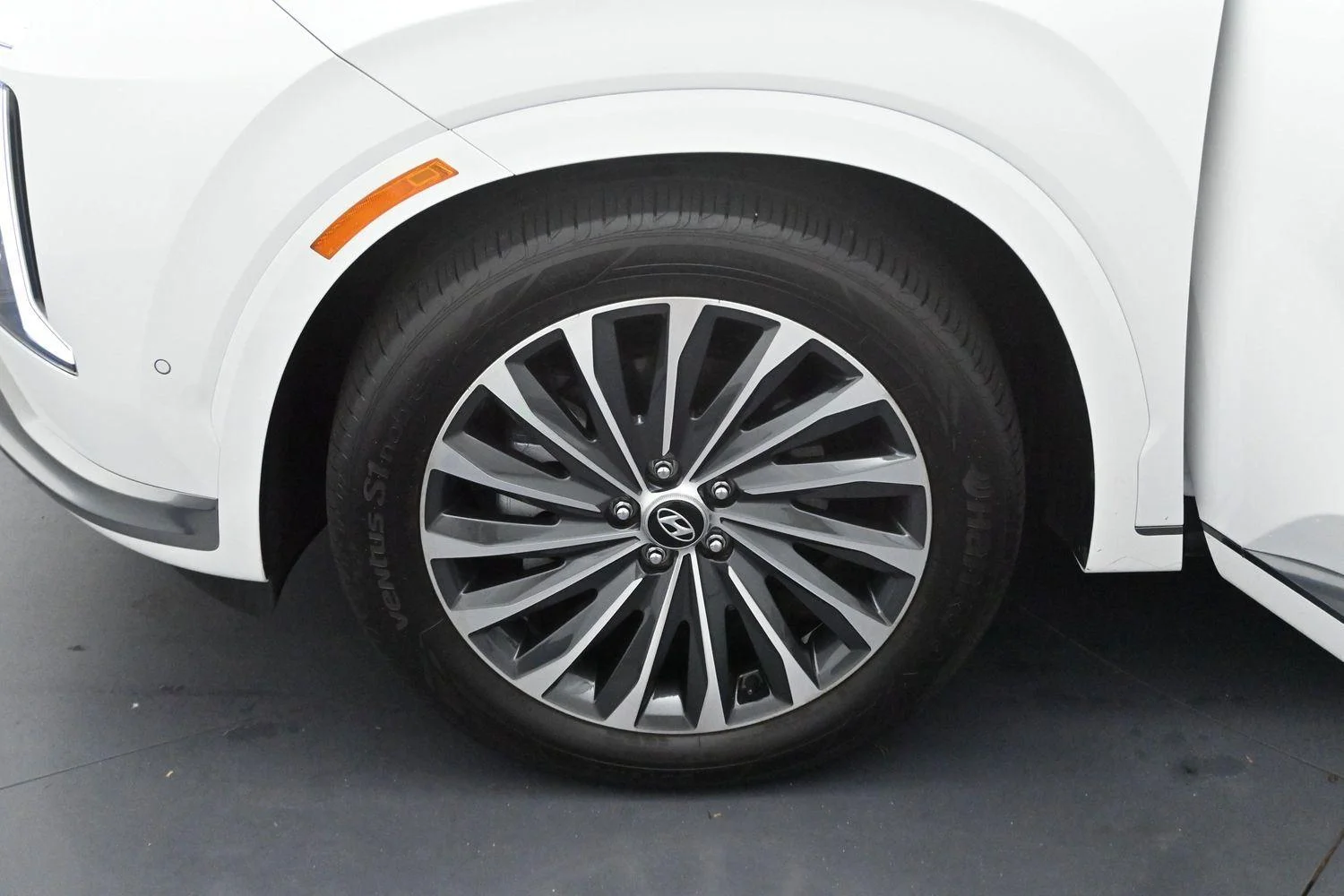 Used 2024 Hyper White Hyundai Calligraphy image 35