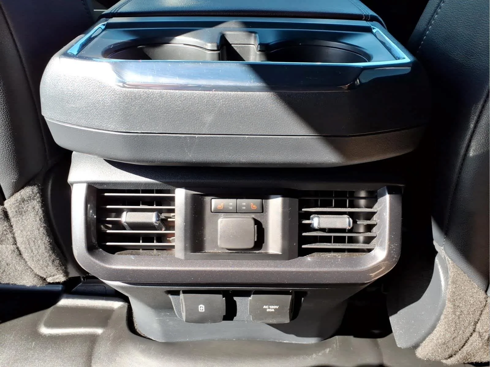 Used 2023 Star White Metallic Tri-Coat Ford LARIAT image 30