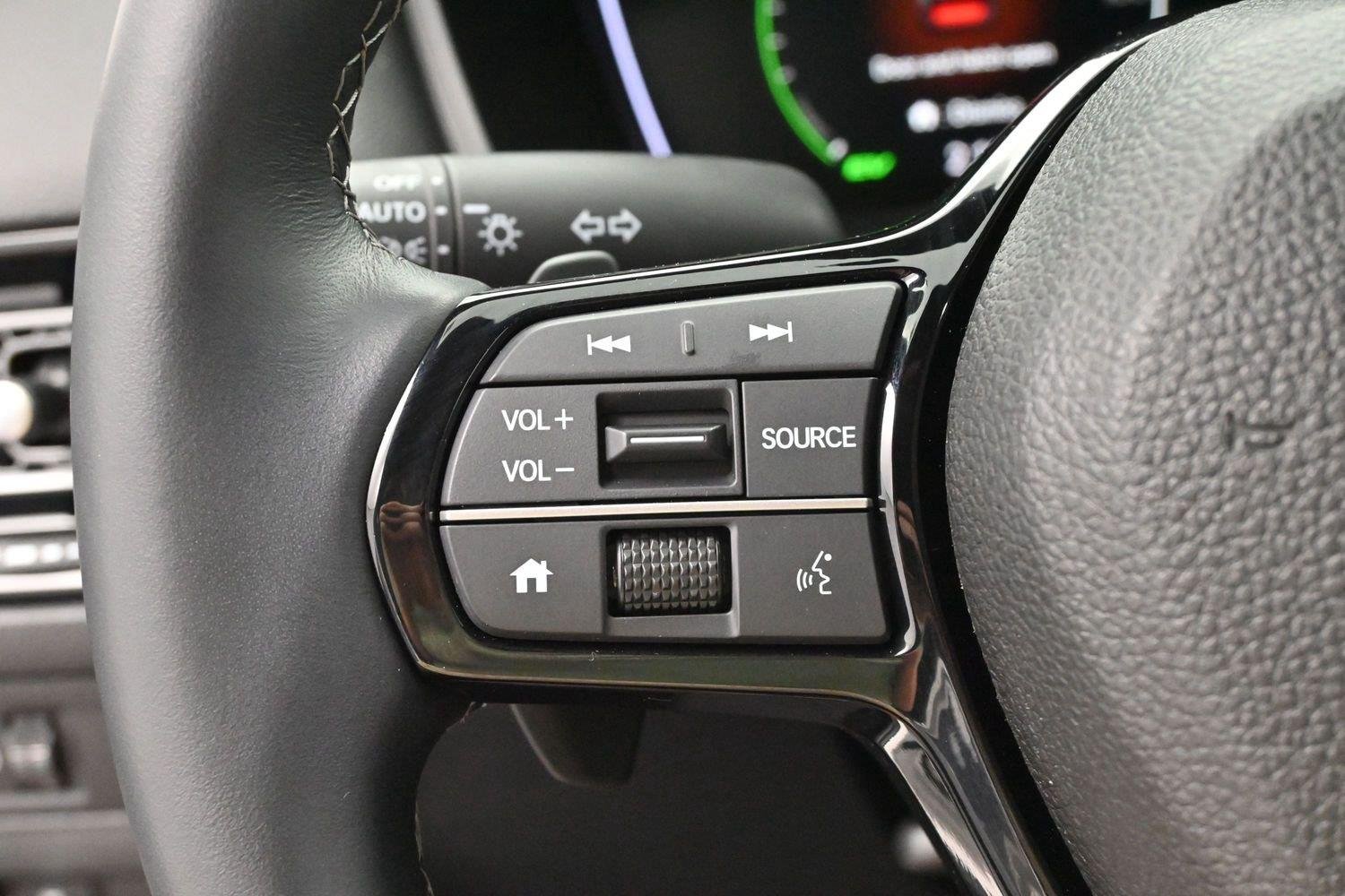 Used 2025 Platinum White Pearl Honda Sport image 17
