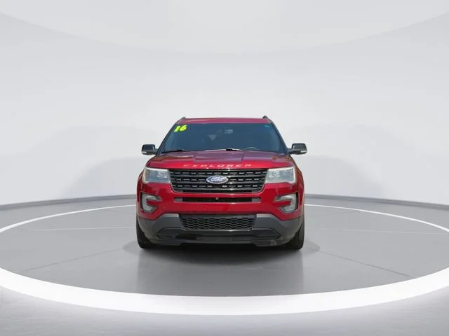 Used 2016 Red Ford Sport image 3