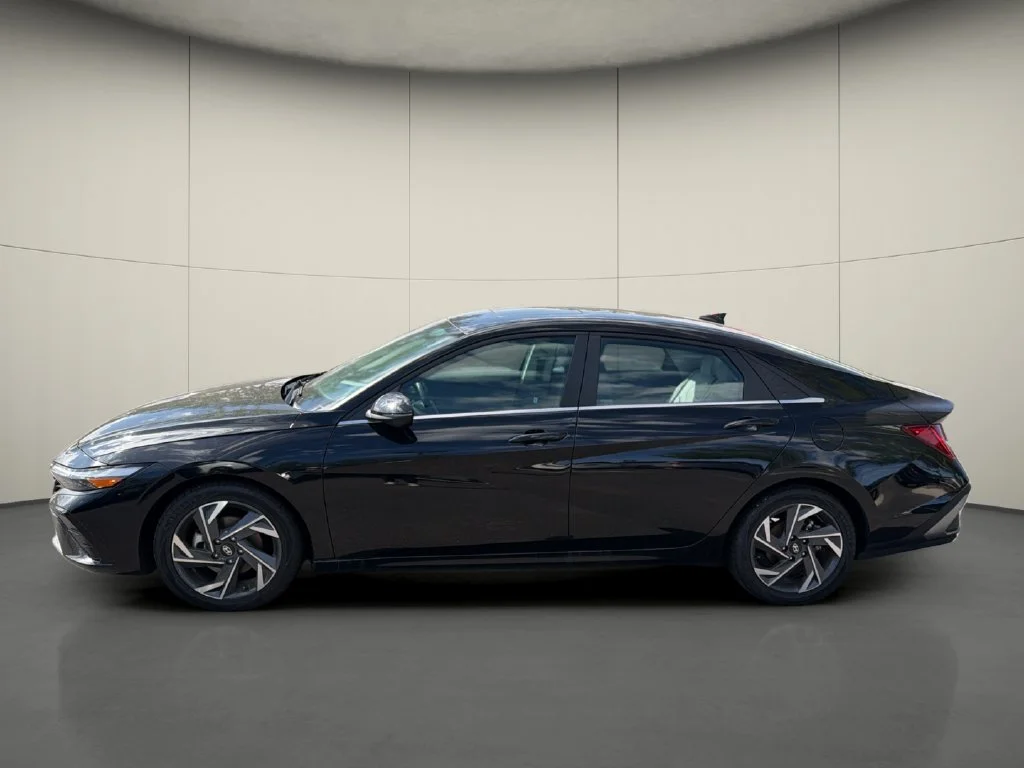 Used 2024 Black Hyundai Limited image 3