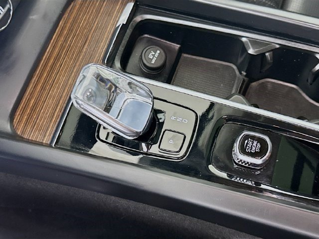 Used 2023 Denim Blue Metallic Volvo Ultimate Bright Theme image 16
