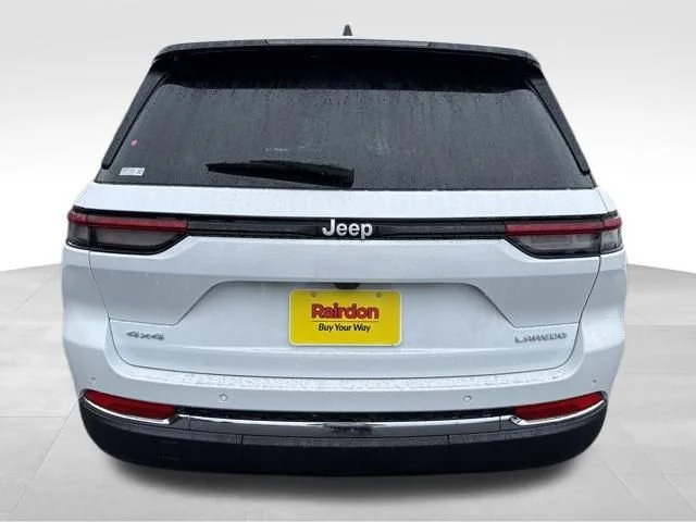 New 2026 Bright White Clear-Coat Exterior Paint Jeep Laredo X image 6