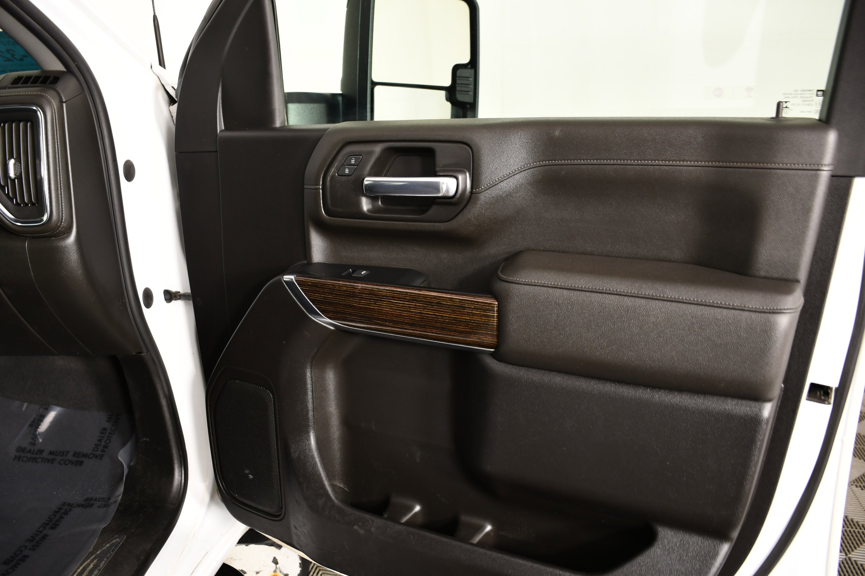 Used 2022 White GMC SLE image 44