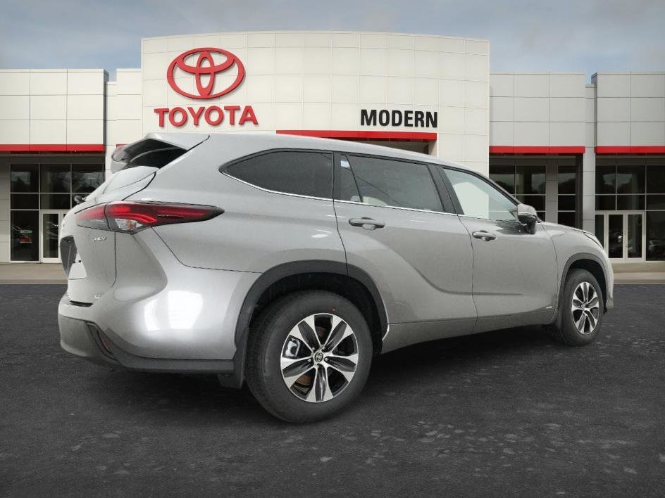New 2026 Heavy Metallic Toyota Hybrid XLE image 5