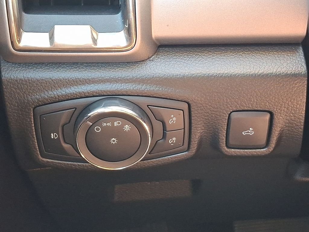 Used 2020 Lightning Blue Metallic Ford XLT image 23