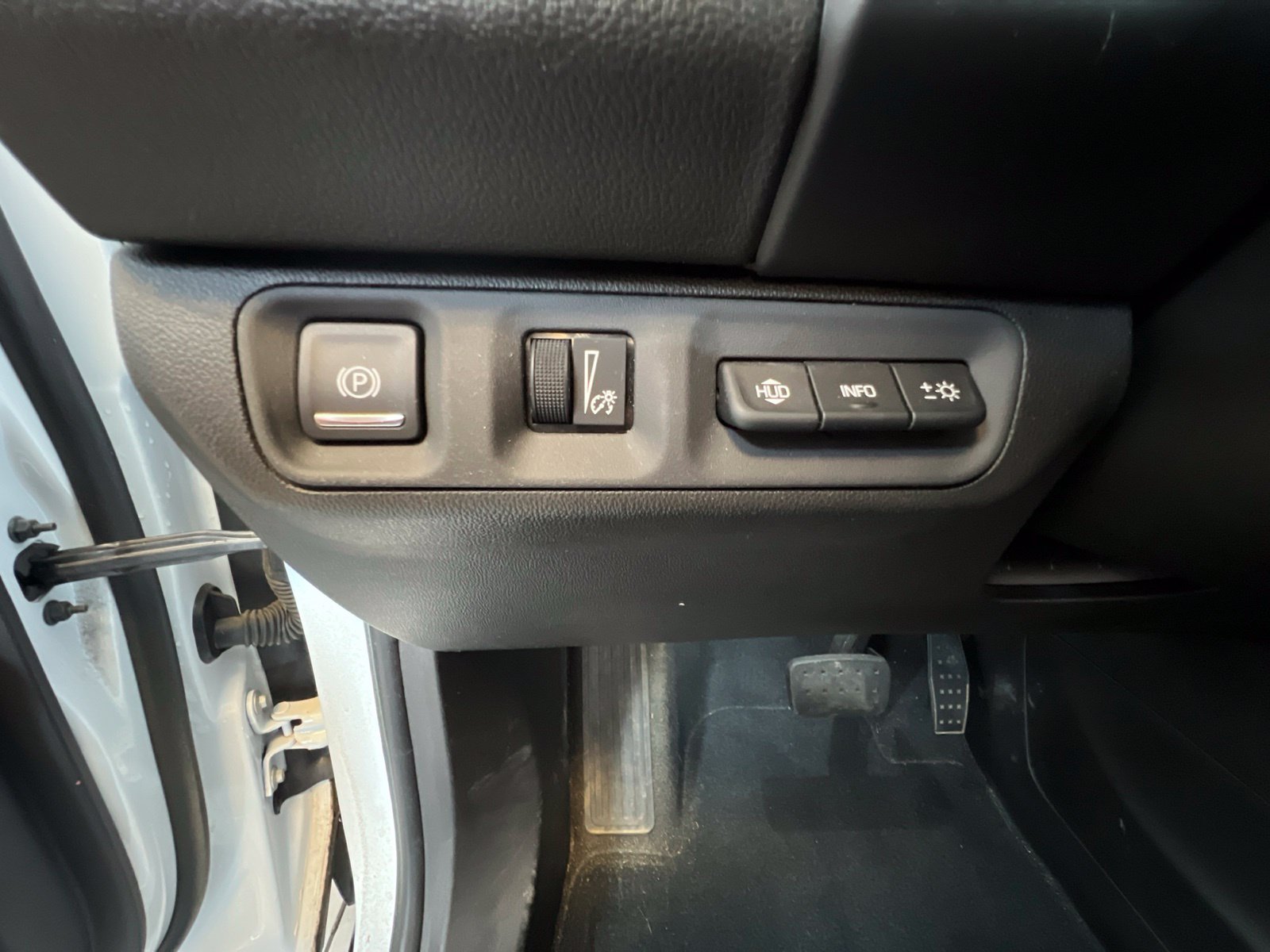 Certified Used 2022 White GMC AT4 image 25