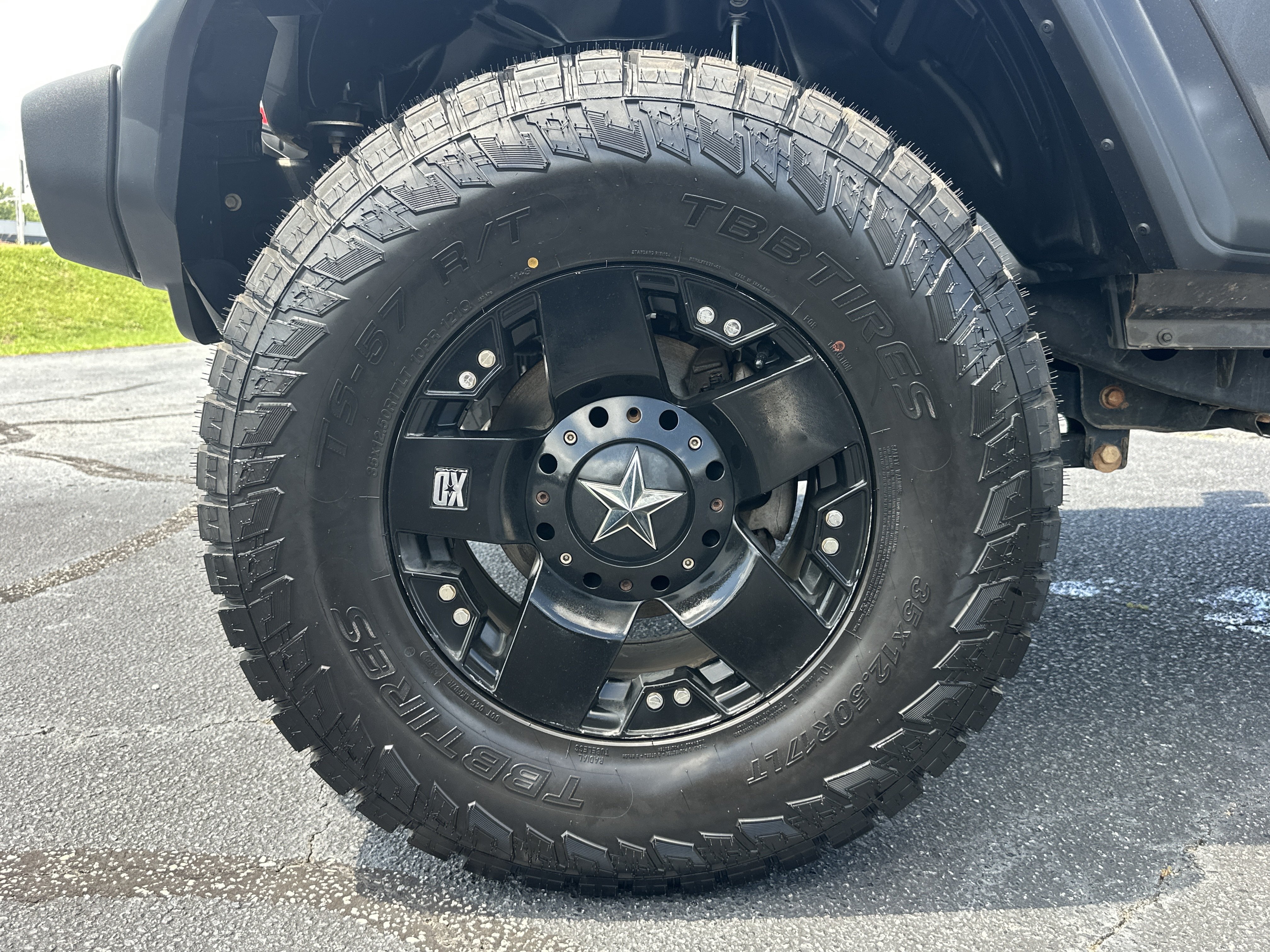 Used 2020 Granite Crystal Metallic Clearcoat Jeep Sport S image 12