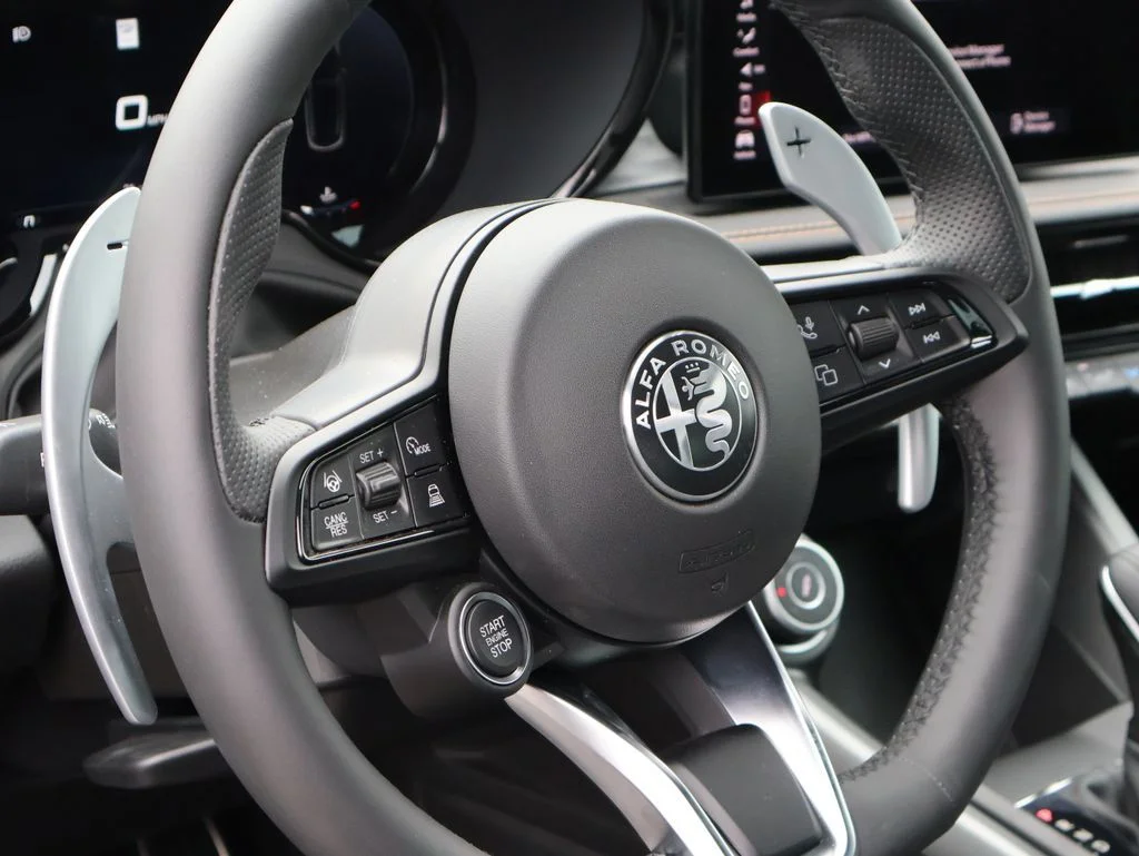 New 2025 Alfa Black Alfa Romeo Base image 20