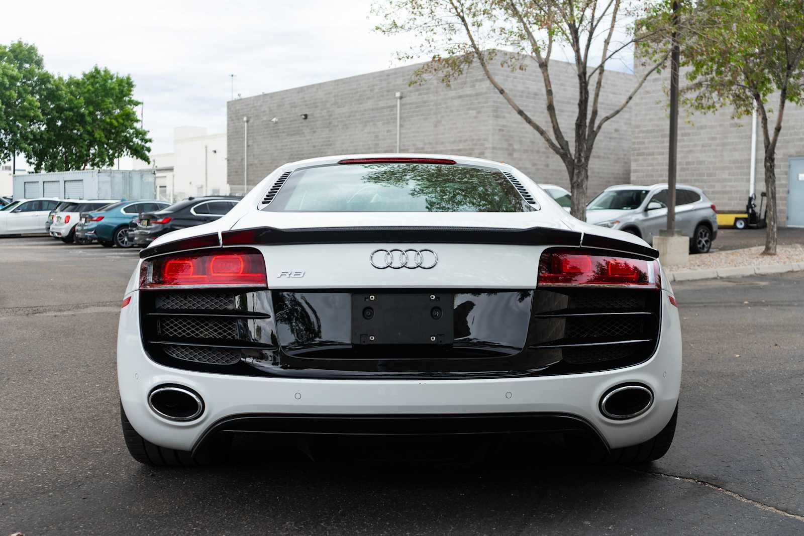 Used 2010 Ibis White With Ice Silver Sideblades Audi 5.2L image 9