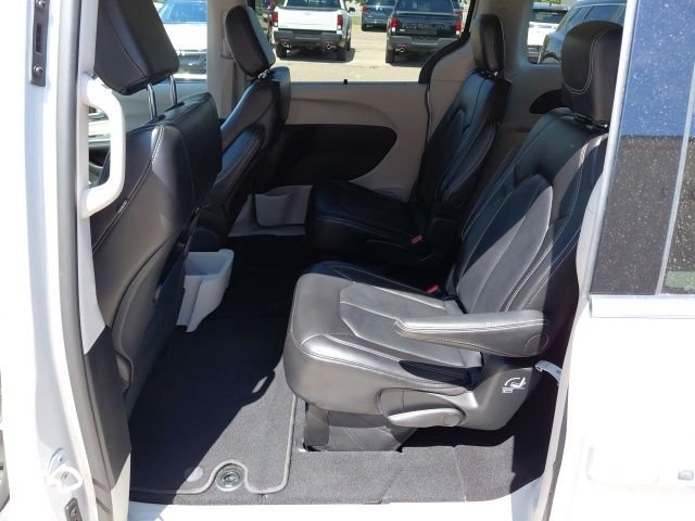 Used 2024 Silver Chrysler Touring L image 23