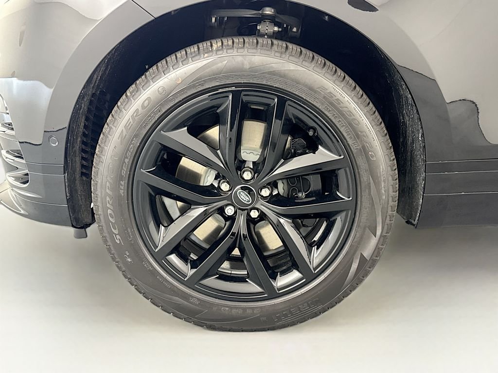 New 2026 Santorini Black Land Rover Belgravia Edition image 32