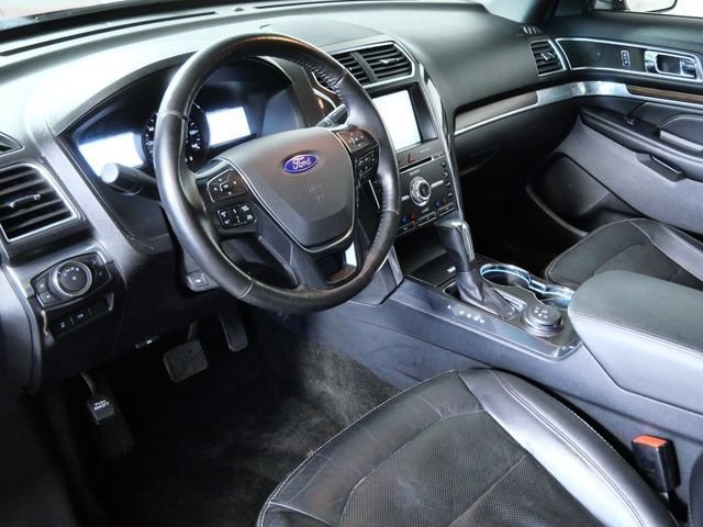 Used 2016 Red Ford Limited image 3