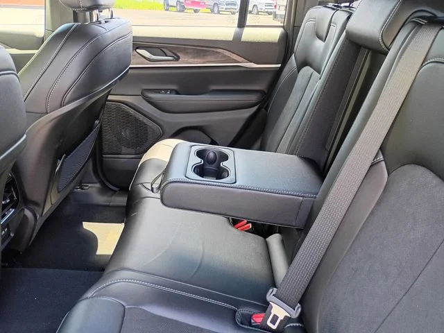 New 2026 Silver Zynith Exterior Paint Jeep Altitude image 20