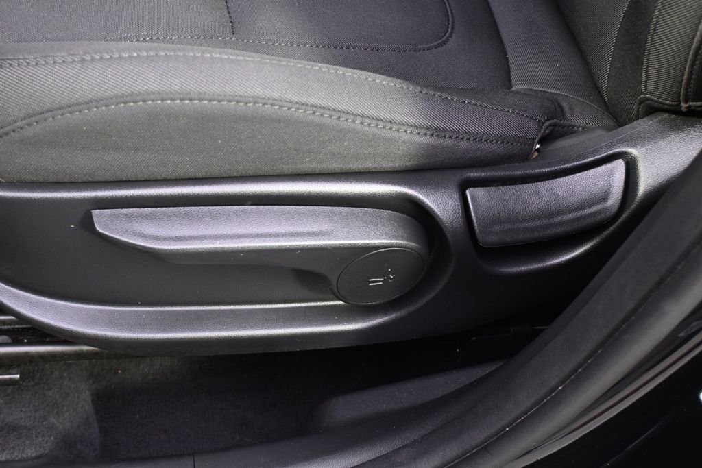 Certified Used 2025 Phantom Black Hyundai SE image 9