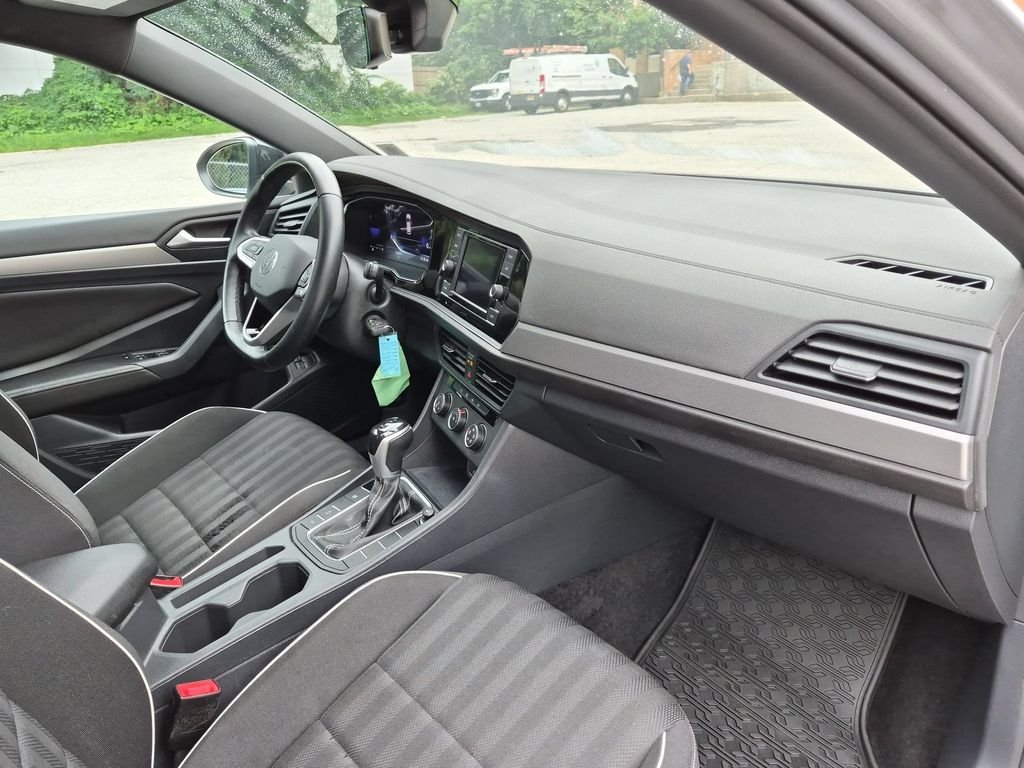 Used 2023 Silver Volkswagen 1.5T Sport image 23