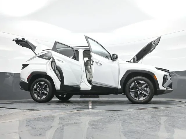 New 2026 White Hyundai SEL Premium image 31