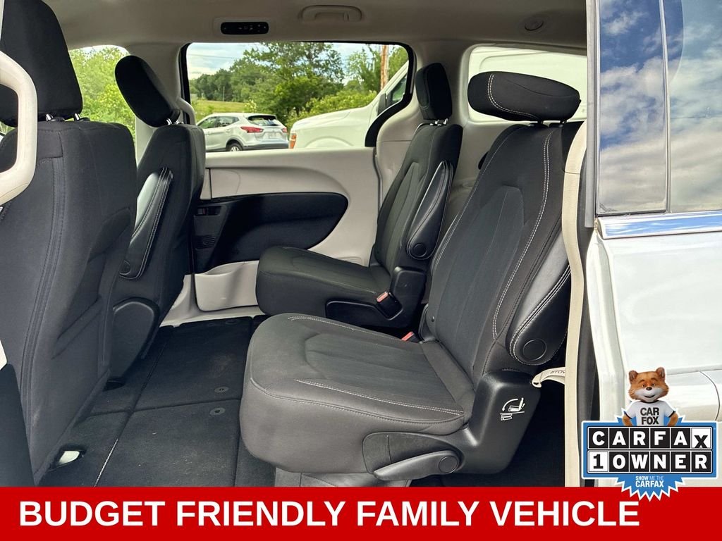 Used 2023 Silver Chrysler LX image 17