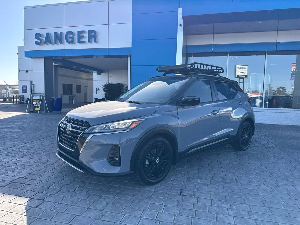 Used 2021 Gray Nissan SR image 3