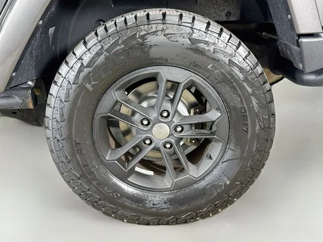 Used 2017 Gray Jeep Unlimited Sahara image 30