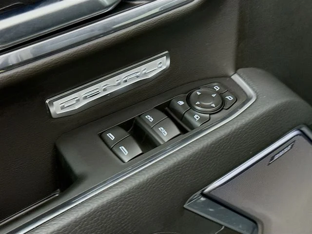 Used 2025 Black GMC Denali image 19